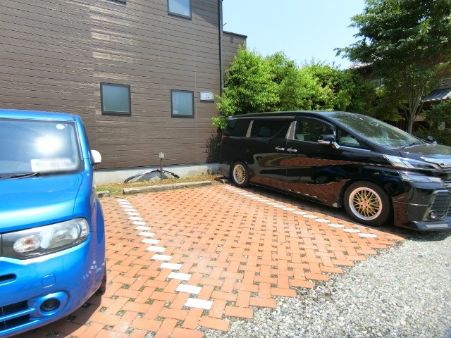 ��ʌ�����s�厚�ΐ_�̃A�p�[�g�̒��ԏ�