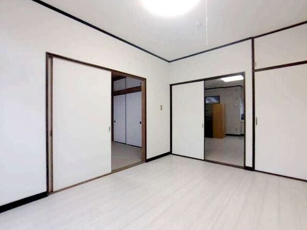 ��ʌ��k�����S�ɓޒ��h�U���ڂ̃A�p�[�g�̋��ԁE���r���O