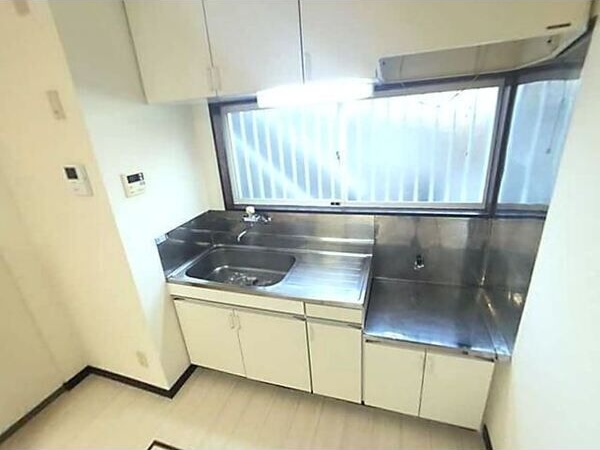 ��ʌ��k�����S�ɓޒ��h�U���ڂ̃A�p�[�g�̃L�b�`��