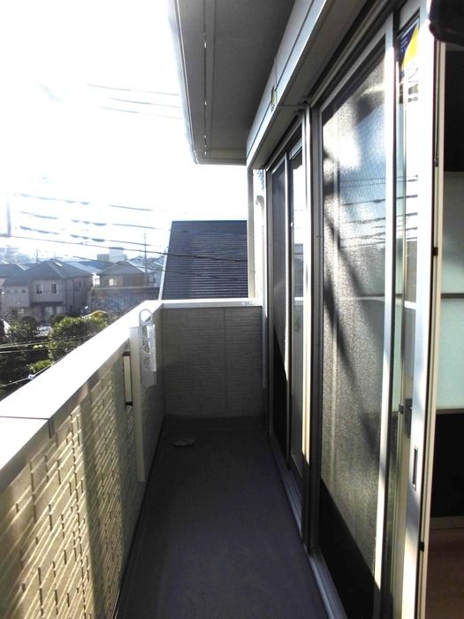 ��ʌ������s�ٓV�P���ڂ̃A�p�[�g�̃o���R�j�[