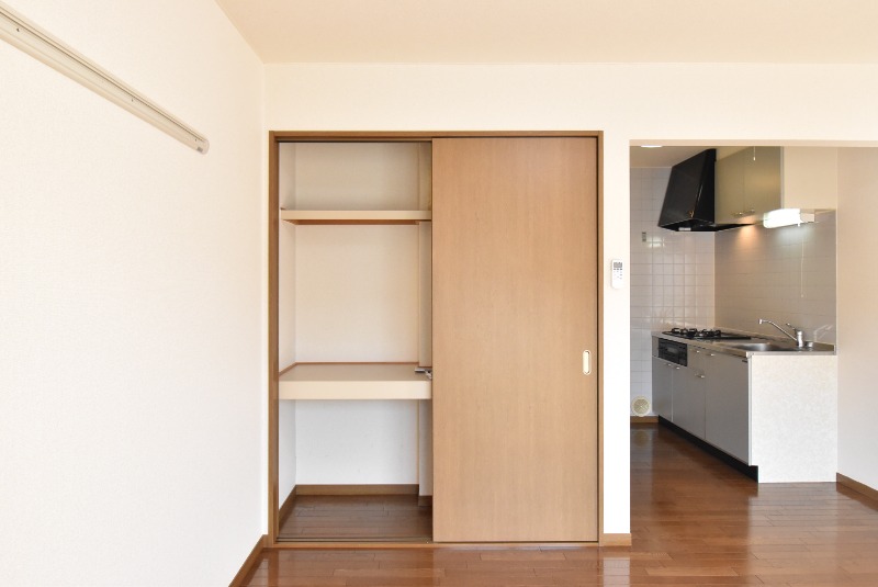 ��ʌ�����s�Ŕ�m�܂Q���ڂ̃A�p�[�g�̎��[