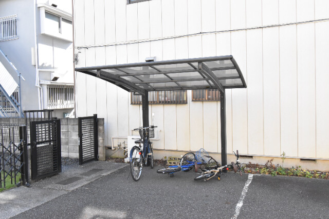 ��ʌ�����s�Ŕ�m�܂Q���ڂ̃A�p�[�g�̂��̑�