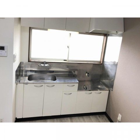 ��ʌ��k�����S�ɓޒ��h�U���ڂ̃A�p�[�g�̃L�b�`��