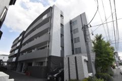 ��ʌ��������܎s��{����ؒ��S����707�̃}���V�����̌����O��