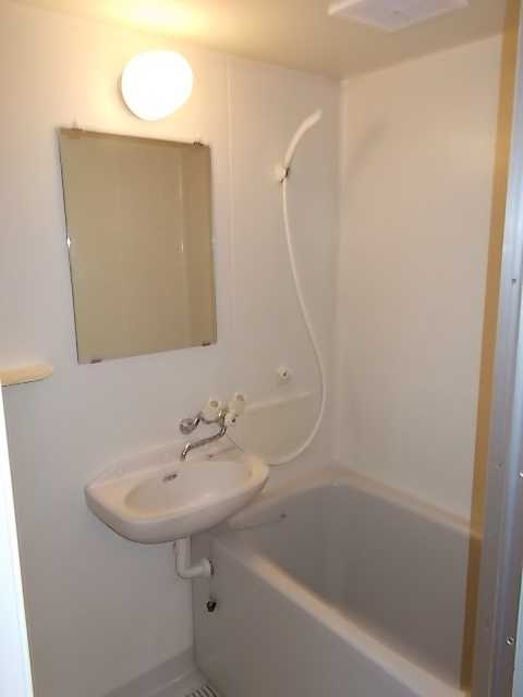 ��ʌ�����s�厚���s�̉Ƃ̃A�p�[�g�̃o�X