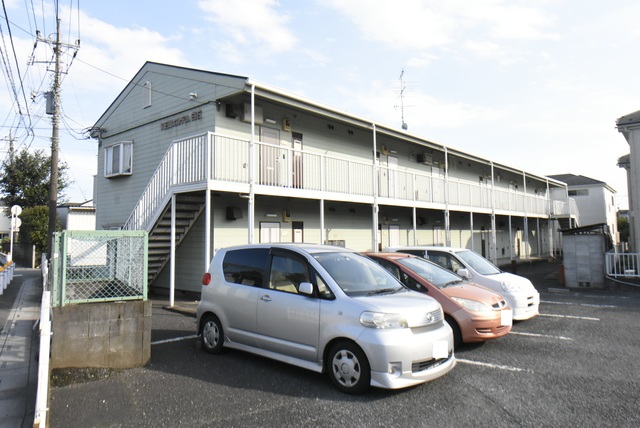 ��ʌ�����s�厚���s�̉Ƃ̃A�p�[�g�̒��ԏ�