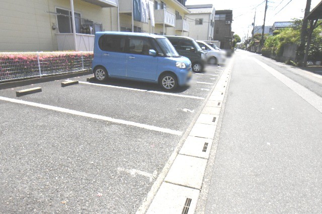 ��ʌ������s���v��̃A�p�[�g�̒��ԏ�