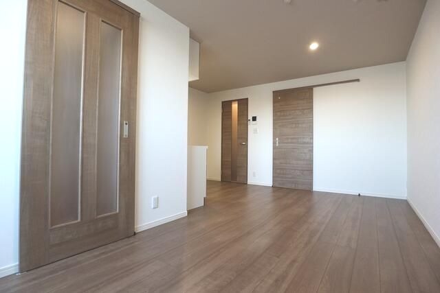 ��ʌ��������܎s�����擌��{�Q���ڂ̃A�p�[�g�̋��ԁE���r���O