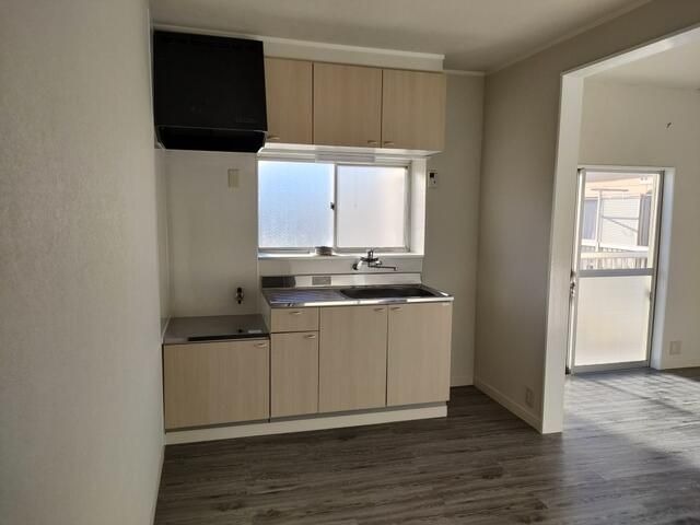 ��ʌ��k�����S�ɓޒ��{���R���ڂ̃A�p�[�g�̃L�b�`��