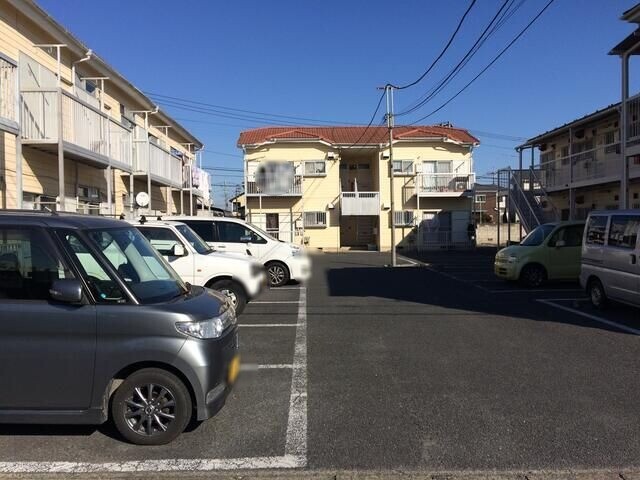 ��ʌ��k�����S�ɓޒ��{���R���ڂ̃A�p�[�g�̒��ԏ�