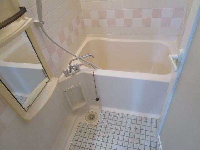 ��ʌ�����s�����Q���ڂ̃A�p�[�g�̃o�X