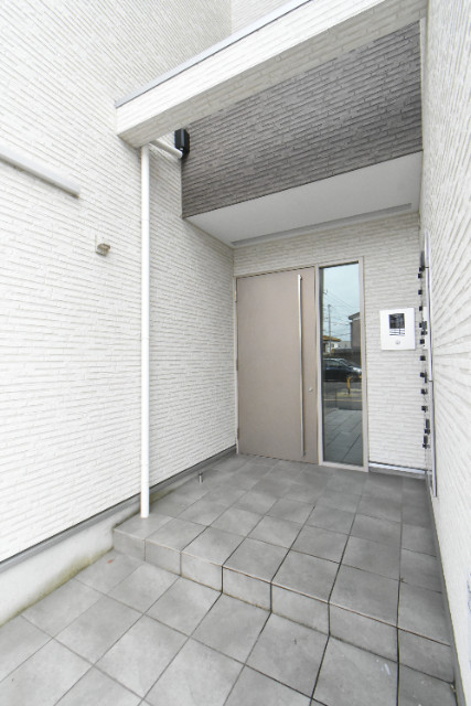 ��ʌ��@�c�s�������̃A�p�[�g�̃G���g�����X