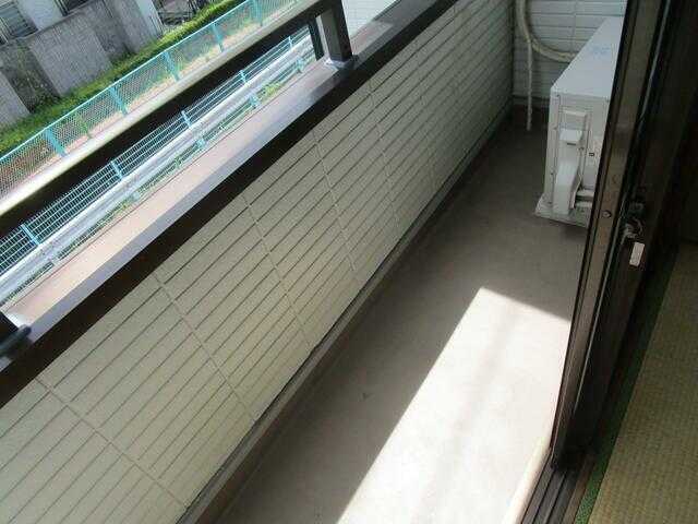 ��ʌ�����s�����Q���ڂ̃A�p�[�g�̃o���R�j�[