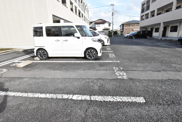 ��ʌ�����s�厚���s�k�J�̃}���V�����̒��ԏ�