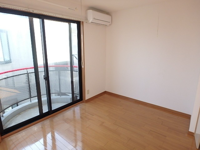 ��ʌ��������܎s�Y�a��̉ƂV���ڂ̃}���V�����̋��ԁE���r���O