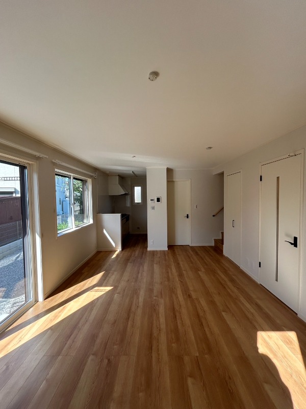 ��ʌ��������܎s����厚�w��̃e���X�n�E�X�̋����E���r���O