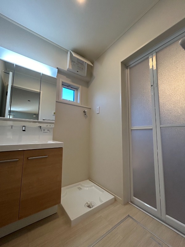 ��ʌ��������܎s����厚�w��̃e���X�n�E�X�̐��ʏ�