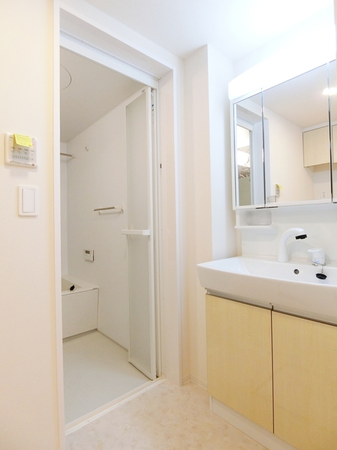 ��ʌ��������܎s�������a�c���Q���ڂ̃A�p�[�g�̐��ʏ�