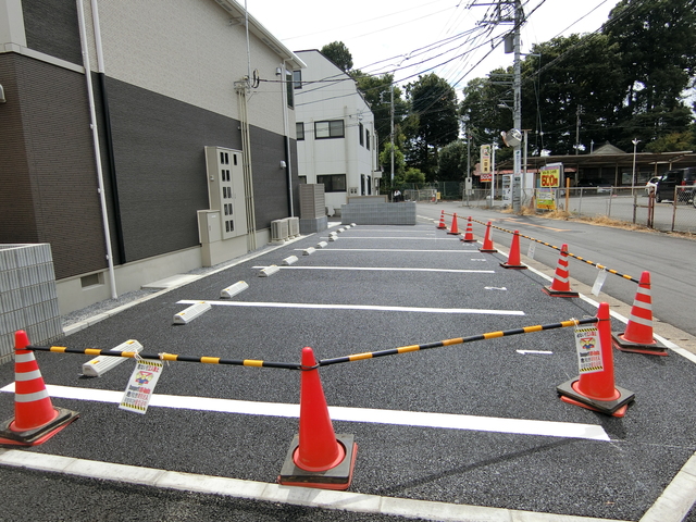 ��ʌ��������܎s�������a�c���Q���ڂ̃A�p�[�g�̒��ԏ�