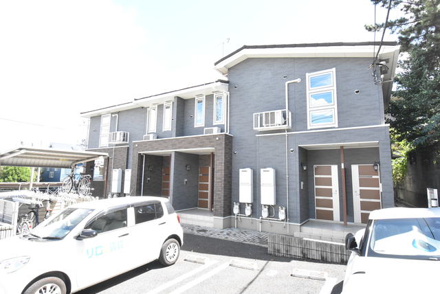 ��ʌ��������܎s��{��O���P���ڂ̃A�p�[�g�̒��ԏ�