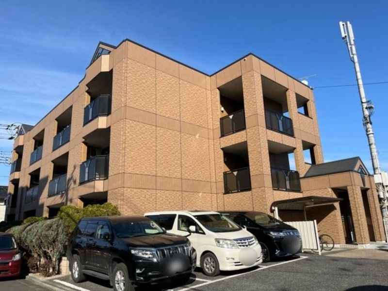 ��ʌ��ӂ��ݖ�s��ь����R���ڂ̃}���V�����̌����O��