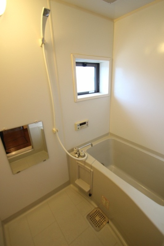 ��ʌ�����s����T���ڂ̃A�p�[�g�̃o�X