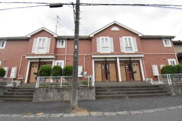 ��ʌ��@�c�s���S���ڂ̃A�p�[�g�̃G���g�����X