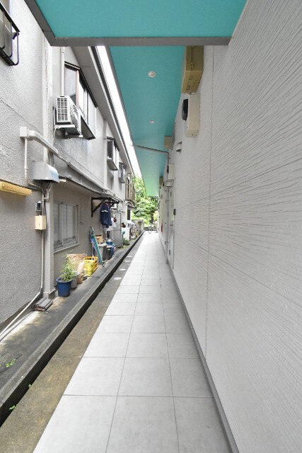 ��ʌ��������܎s�k����i���Q���ڂ̃A�p�[�g�̃G���g�����X