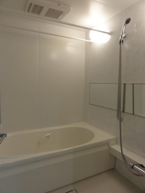 ��ʌ������s���R�Q���ڂ̃A�p�[�g�̃o�X