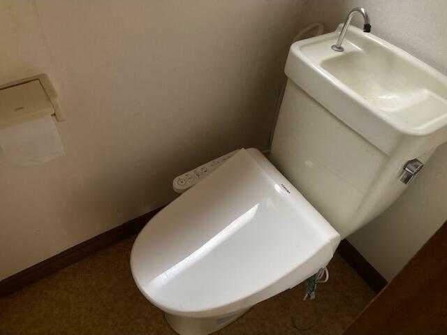 ��ʌ��������܎s�Y�a��̉ƂU���ڂ̃A�p�[�g�̃g�C��