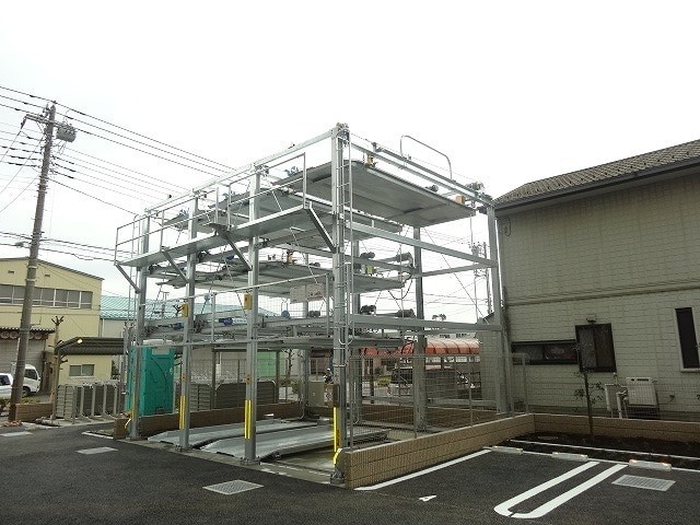 ��ʌ�����s�핽�Q���ڂ̃}���V�����̒��ԏ�