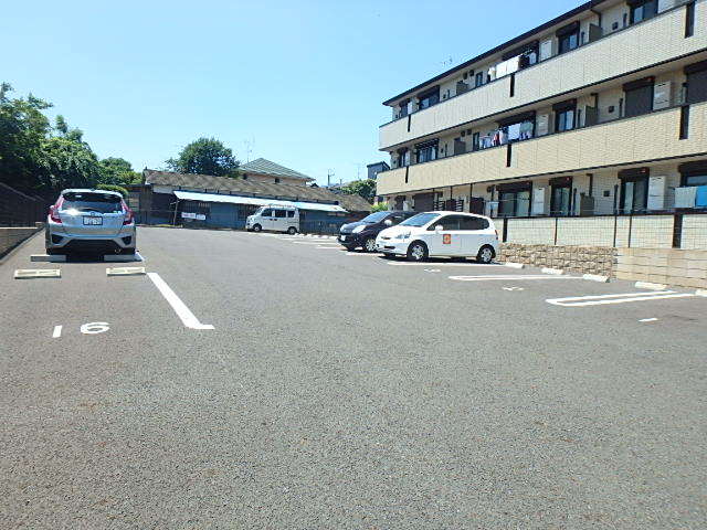 ��ʌ��������܎s������厚����O�̃A�p�[�g�̒��ԏ�