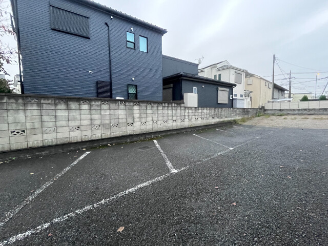 ��ʌ��������܎s��΋���q�P���ڂ̃A�p�[�g�̒��ԏ�