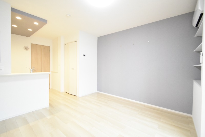 ��ʌ��������܎s������厚���V��̃A�p�[�g�̋����E���r���O