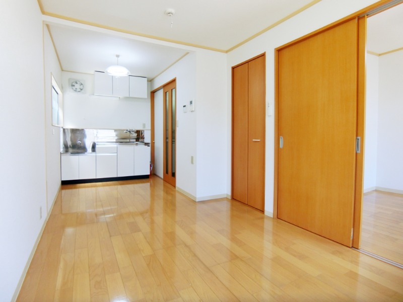 ��ʌ��������܎s��{��x�̓����P���ڂ̃A�p�[�g�̋��ԁE���r���O