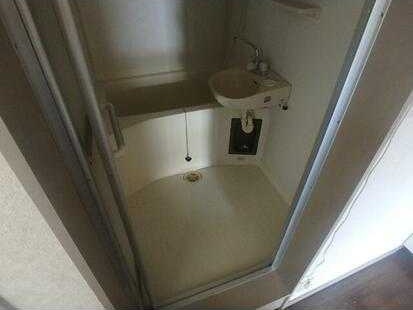 ��ʌ��������܎s��{��V�����P���ڂ̃A�p�[�g�̃o�X