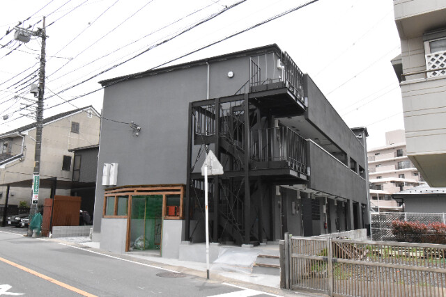 ��ʌ�����s�厚���̃A�p�[�g�̌����O��