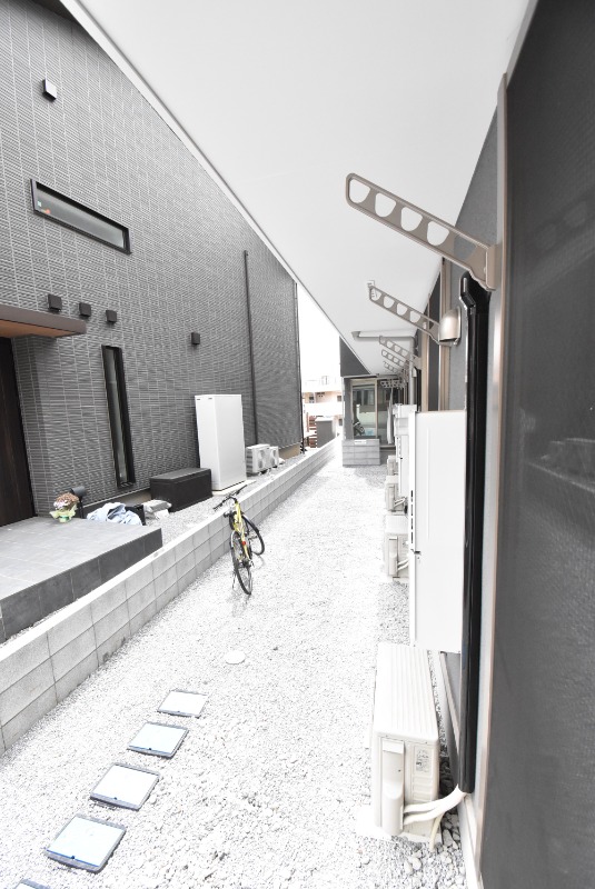 ��ʌ�����s�厚���̃A�p�[�g�̃o���R�j�[