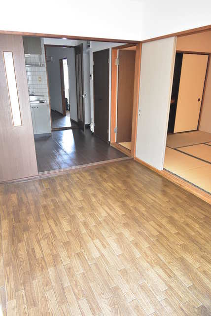 ��ʌ��������܎s����厚�󗈂̃}���V�����̋��ԁE���r���O