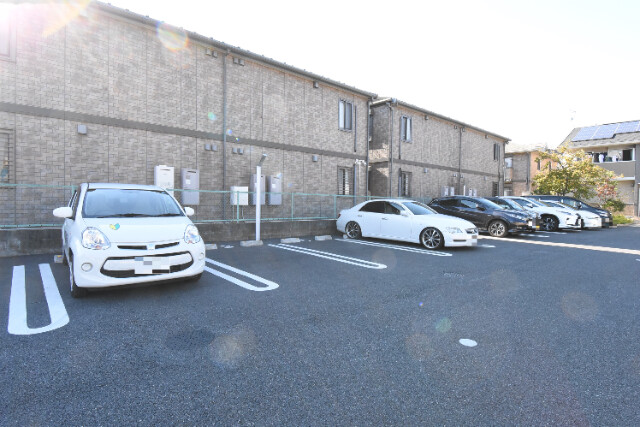 ��ʌ��������܎s����厚���V�n�̃A�p�[�g�̒��ԏ�