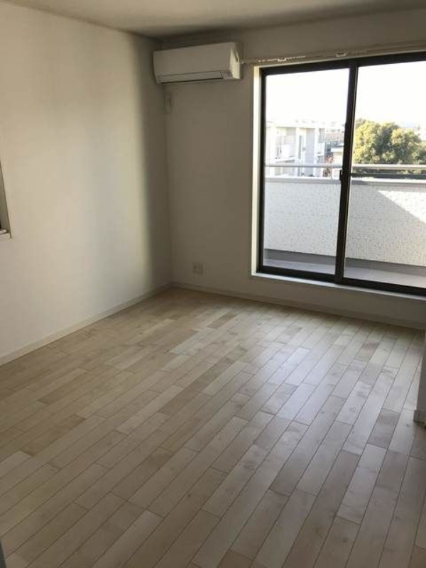 ��ʌ��������܎s�Y�a��̉ƂV���ڂ̈�ˌ��Ă̋����E���r���O