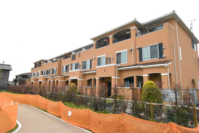 ��ʌ��������܎s�΋�厚���̃A�p�[�g�̌����O��