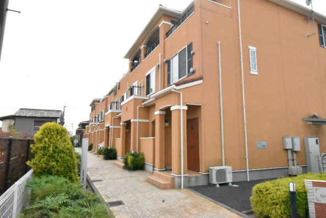 ��ʌ��������܎s�΋�厚���1701-1�̃A�p�[�g�̌����O��