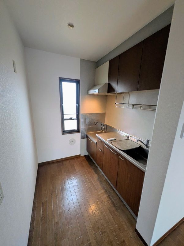 ��ʌ��������܎s����厚���V�n�̃A�p�[�g�̃L�b�`��