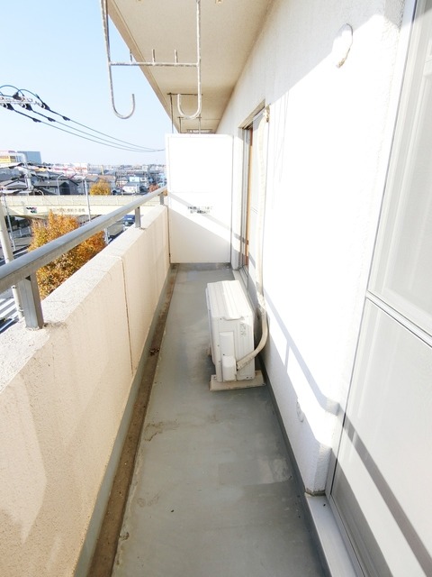 ��ʌ��@�c�s����Q���ڂ̃}���V�����̃o���R�j�[