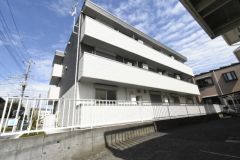 ��ʌ��������܎s����厚�y��545-1�̃A�p�[�g�̌����O��