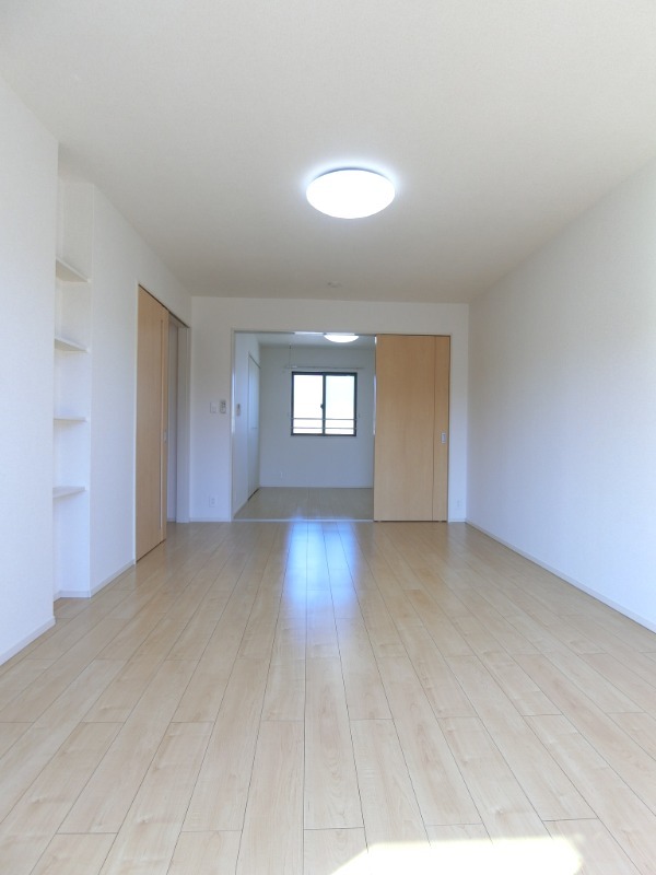 ��ʌ��������܎s��΋撇���Q���ڂ̃A�p�[�g�̋��ԁE���r���O