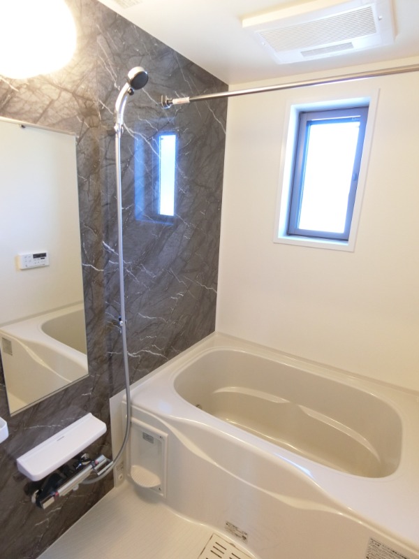 ��ʌ��������܎s��΋撇���Q���ڂ̃A�p�[�g�̃o�X