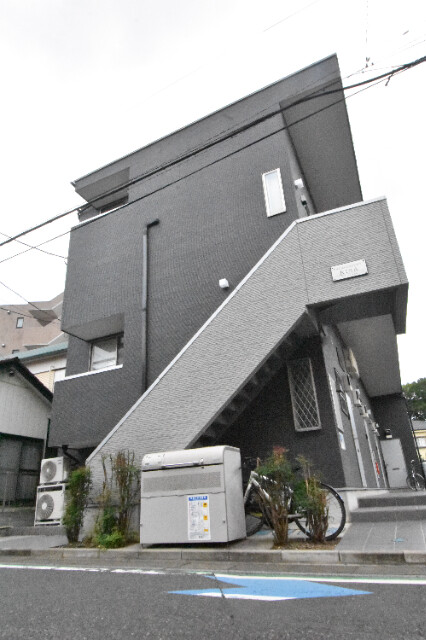 ��ʌ��������܎s�k��{�����̃A�p�[�g�̌����O��