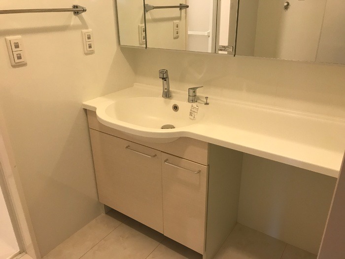 ��ʌ�����s�厚���s�̃A�p�[�g�̐��ʏ�